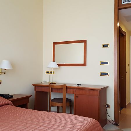 Grand Hotel Moon Valley Vico Equense Buitenkant foto