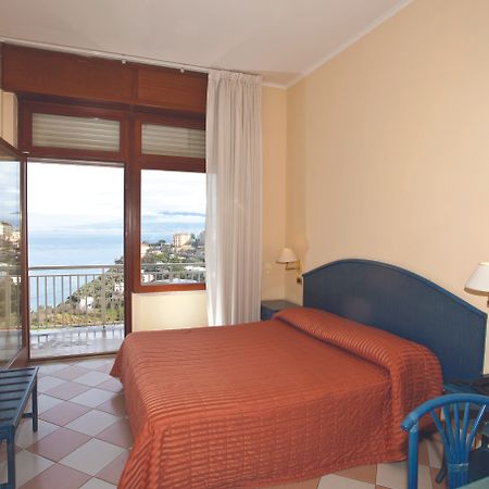 Grand Hotel Moon Valley Vico Equense Buitenkant foto