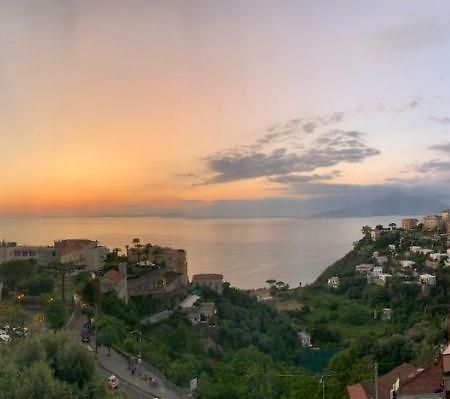 Grand Hotel Moon Valley Vico Equense Buitenkant foto