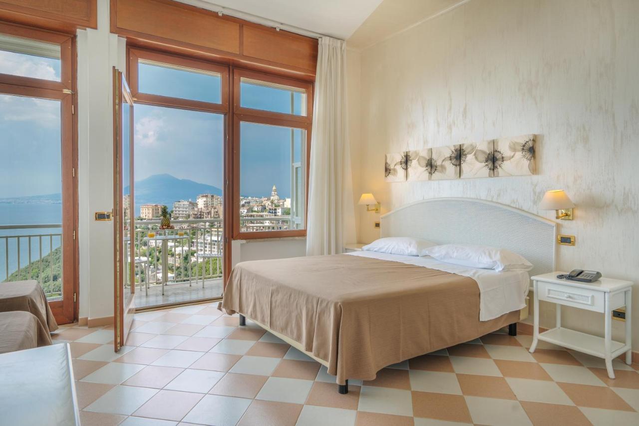 Grand Hotel Moon Valley Vico Equense Buitenkant foto