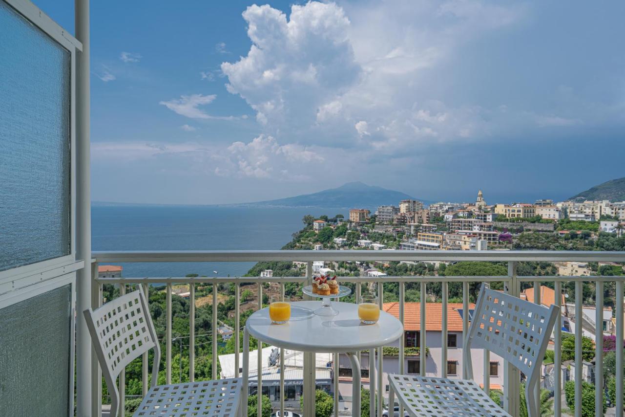 Grand Hotel Moon Valley Vico Equense Buitenkant foto