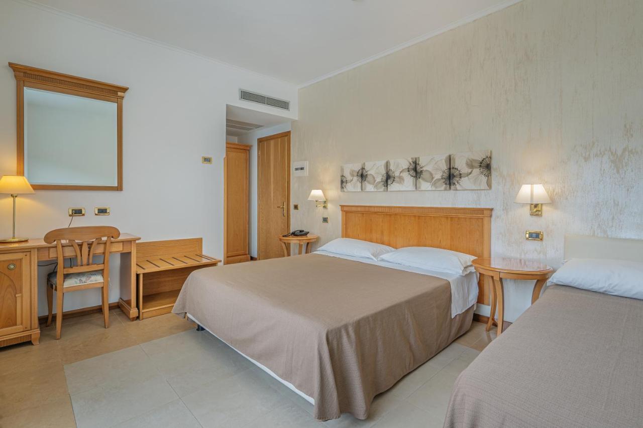 Grand Hotel Moon Valley Vico Equense Buitenkant foto