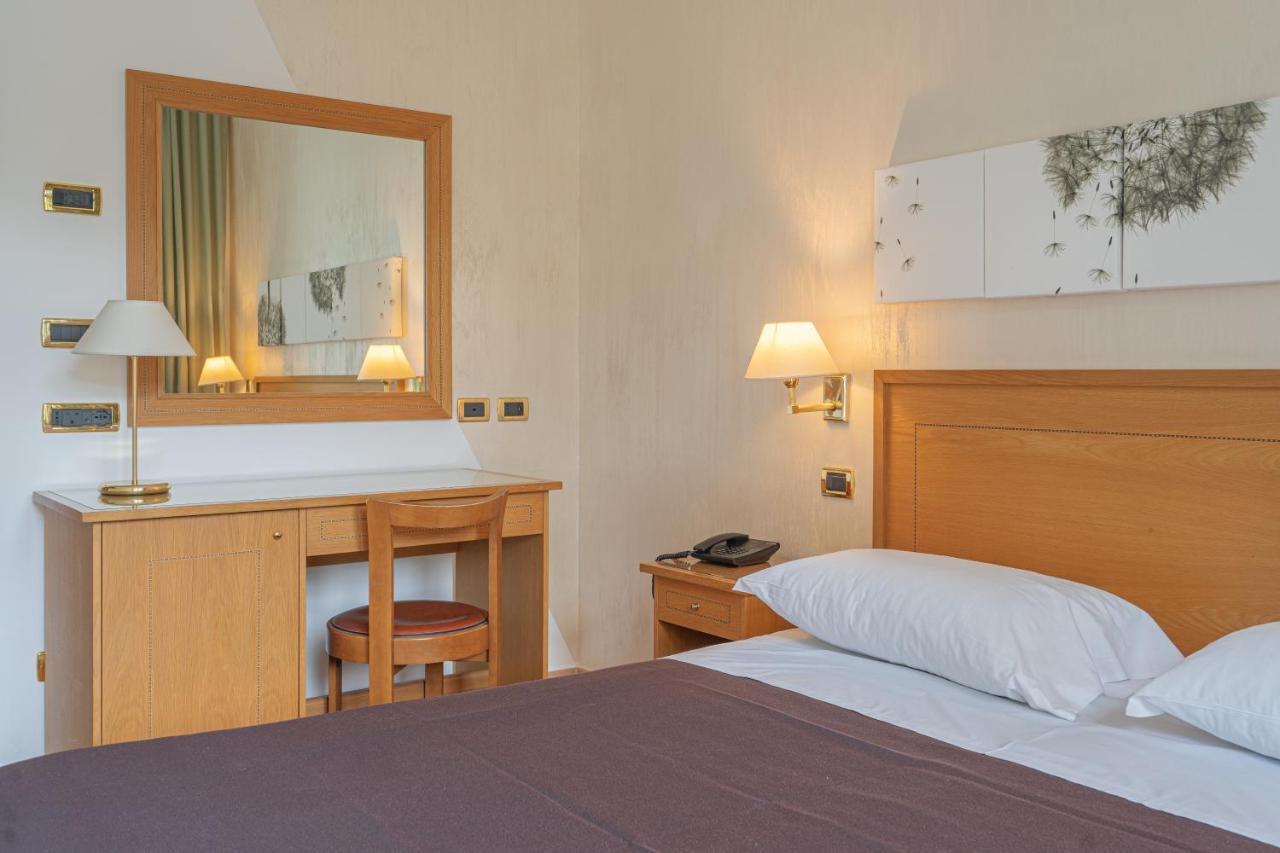 Grand Hotel Moon Valley Vico Equense Buitenkant foto