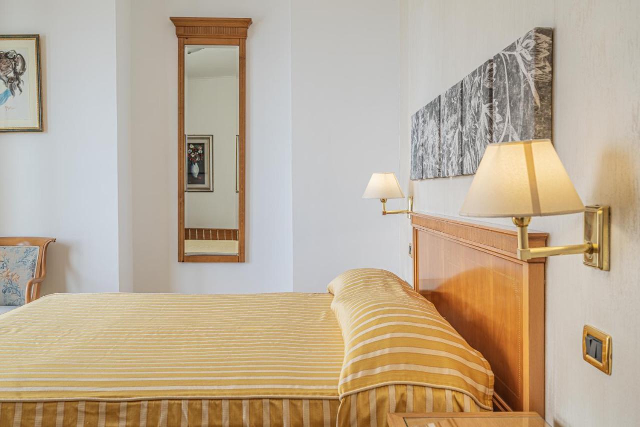 Grand Hotel Moon Valley Vico Equense Buitenkant foto