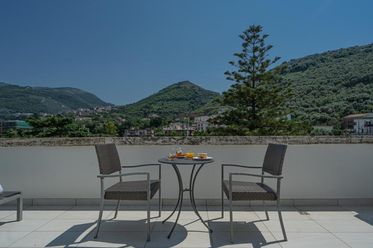 Grand Hotel Moon Valley Vico Equense Buitenkant foto