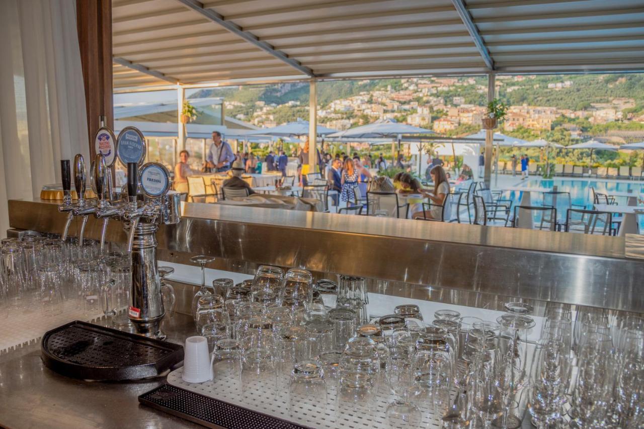 Grand Hotel Moon Valley Vico Equense Buitenkant foto