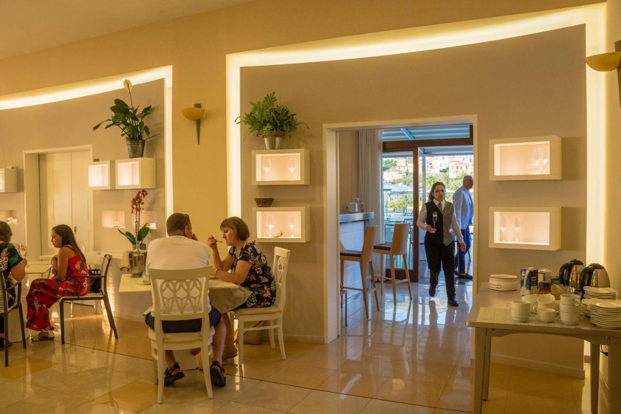Grand Hotel Moon Valley Vico Equense Buitenkant foto