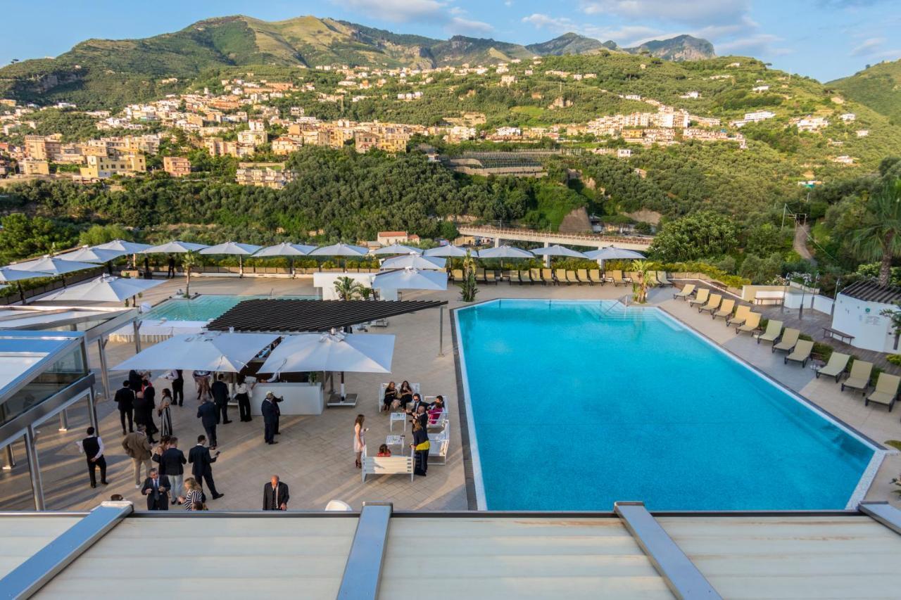 Grand Hotel Moon Valley Vico Equense Buitenkant foto