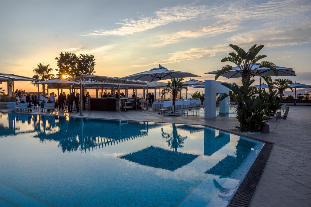 Grand Hotel Moon Valley Vico Equense Buitenkant foto
