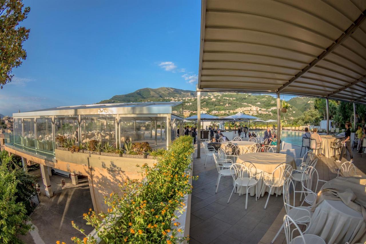 Grand Hotel Moon Valley Vico Equense Buitenkant foto