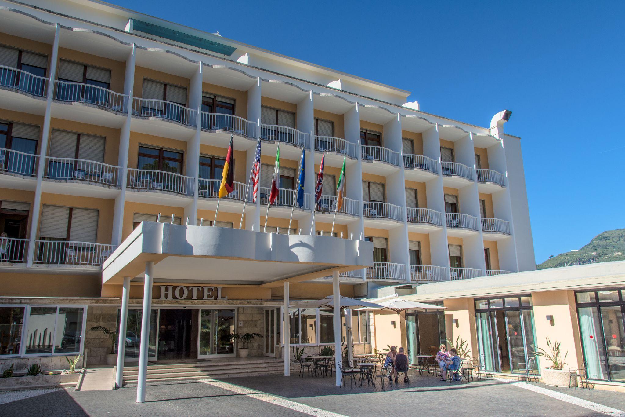 Grand Hotel Moon Valley Vico Equense Buitenkant foto