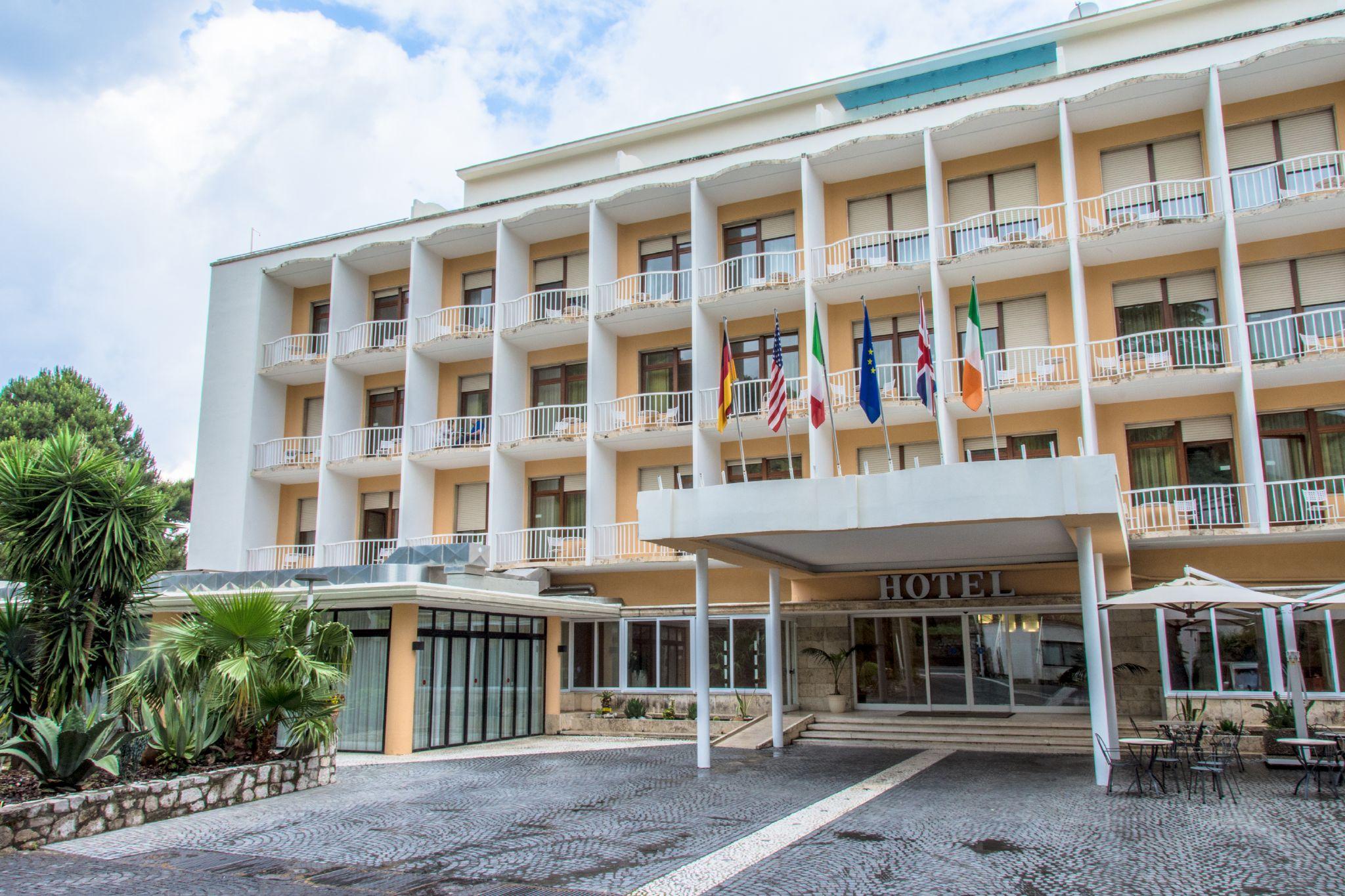 Grand Hotel Moon Valley Vico Equense Buitenkant foto