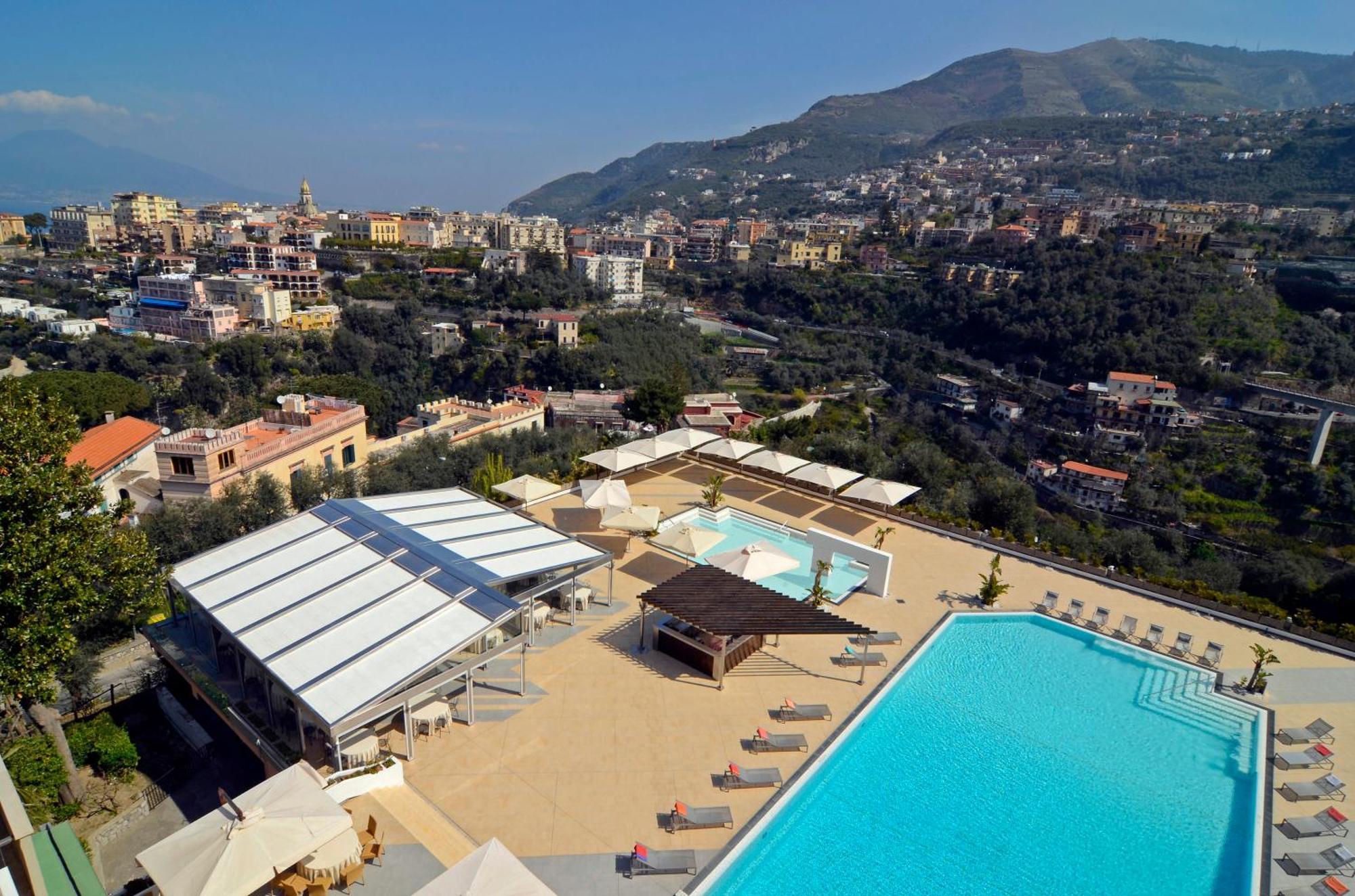 Grand Hotel Moon Valley Vico Equense Buitenkant foto
