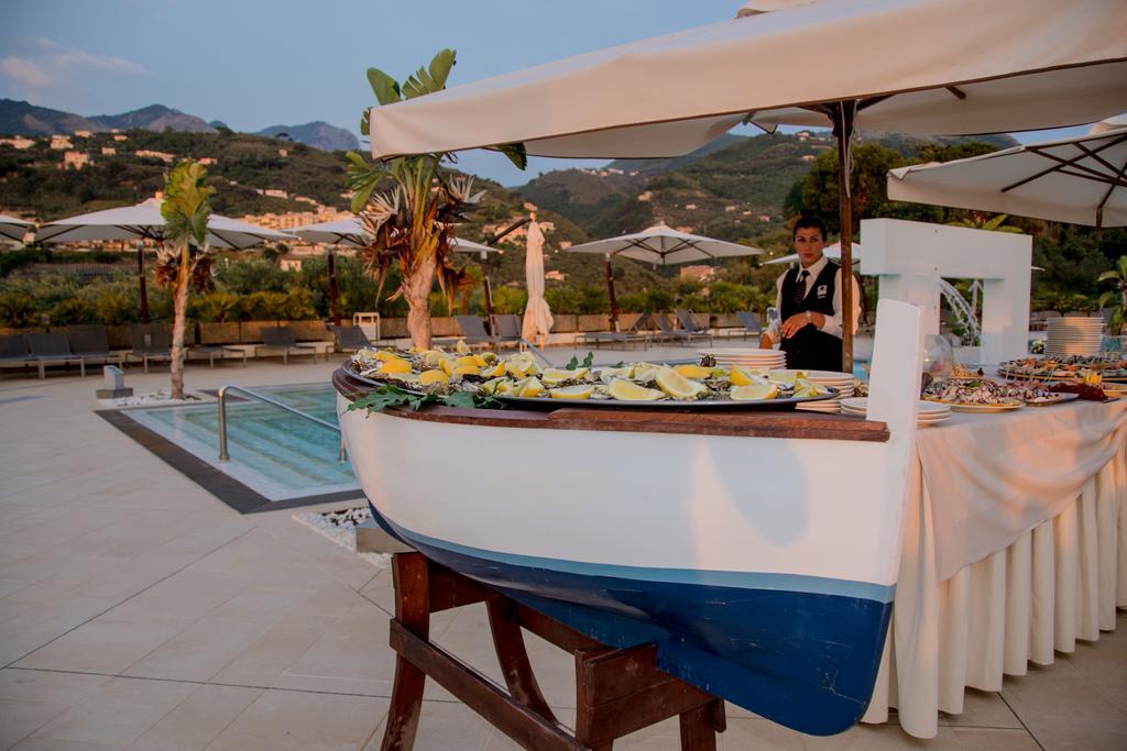 Grand Hotel Moon Valley Vico Equense Buitenkant foto