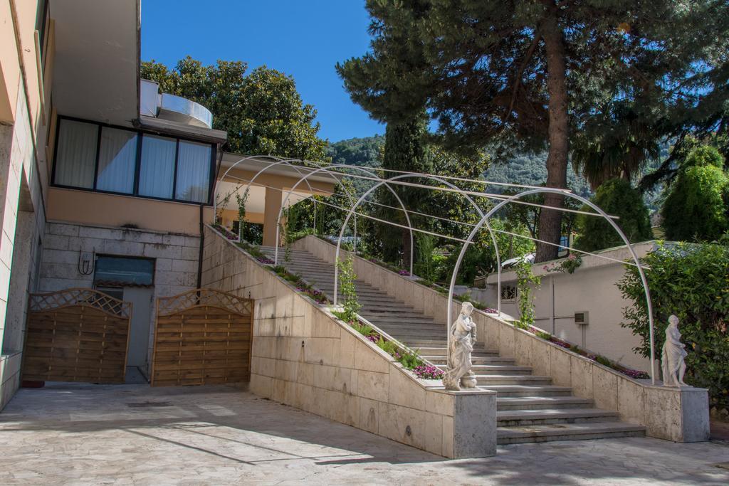 Grand Hotel Moon Valley Vico Equense Buitenkant foto