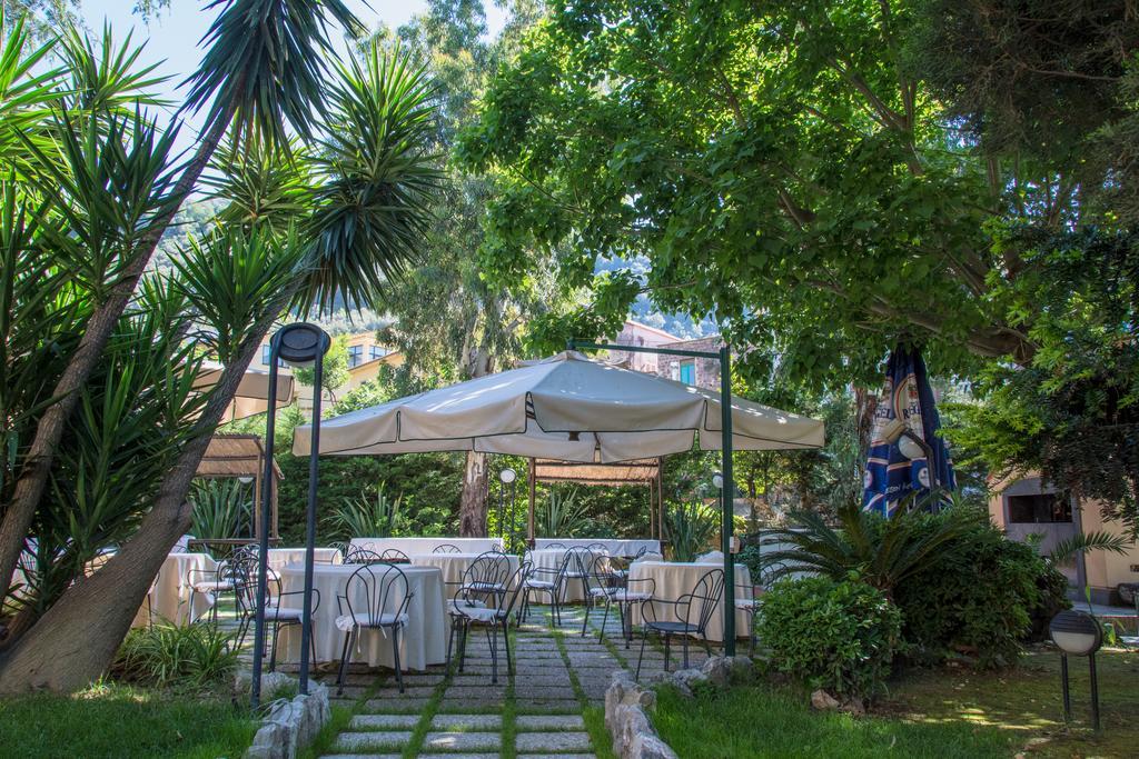 Grand Hotel Moon Valley Vico Equense Buitenkant foto